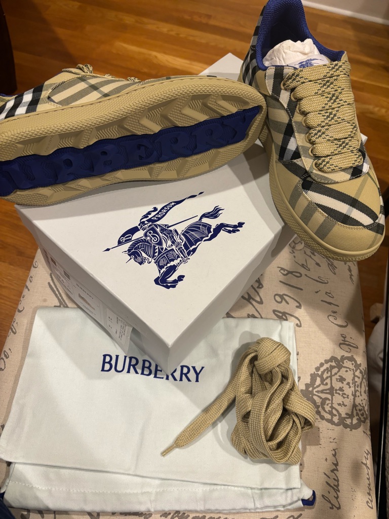 Burberry Beige & Navy Check Low-Top Sneakers